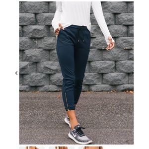 Zyia Navy Peak zipper short joggers sz small